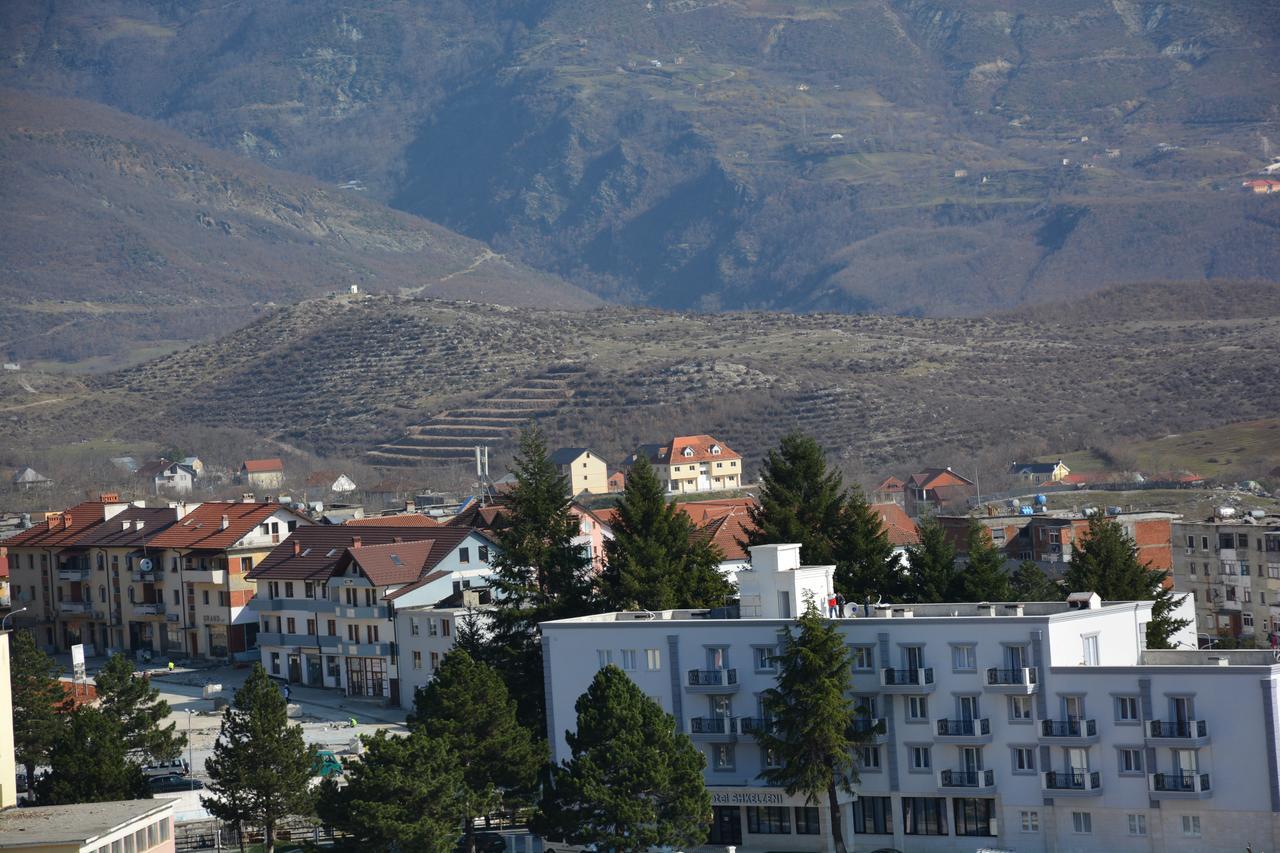 Hotel Turizem Shkelzeni Bajram Curr Exterior foto