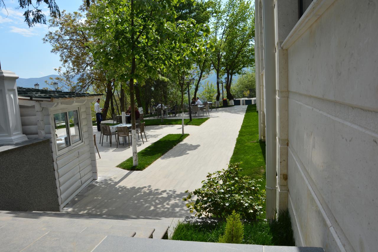 Hotel Turizem Shkelzeni Bajram Curr Exterior foto