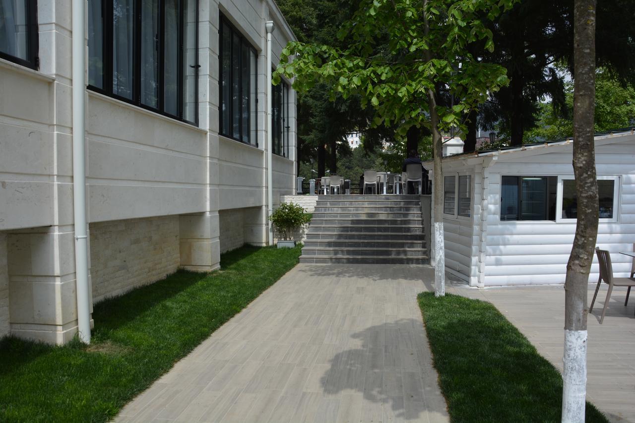 Hotel Turizem Shkelzeni Bajram Curr Exterior foto