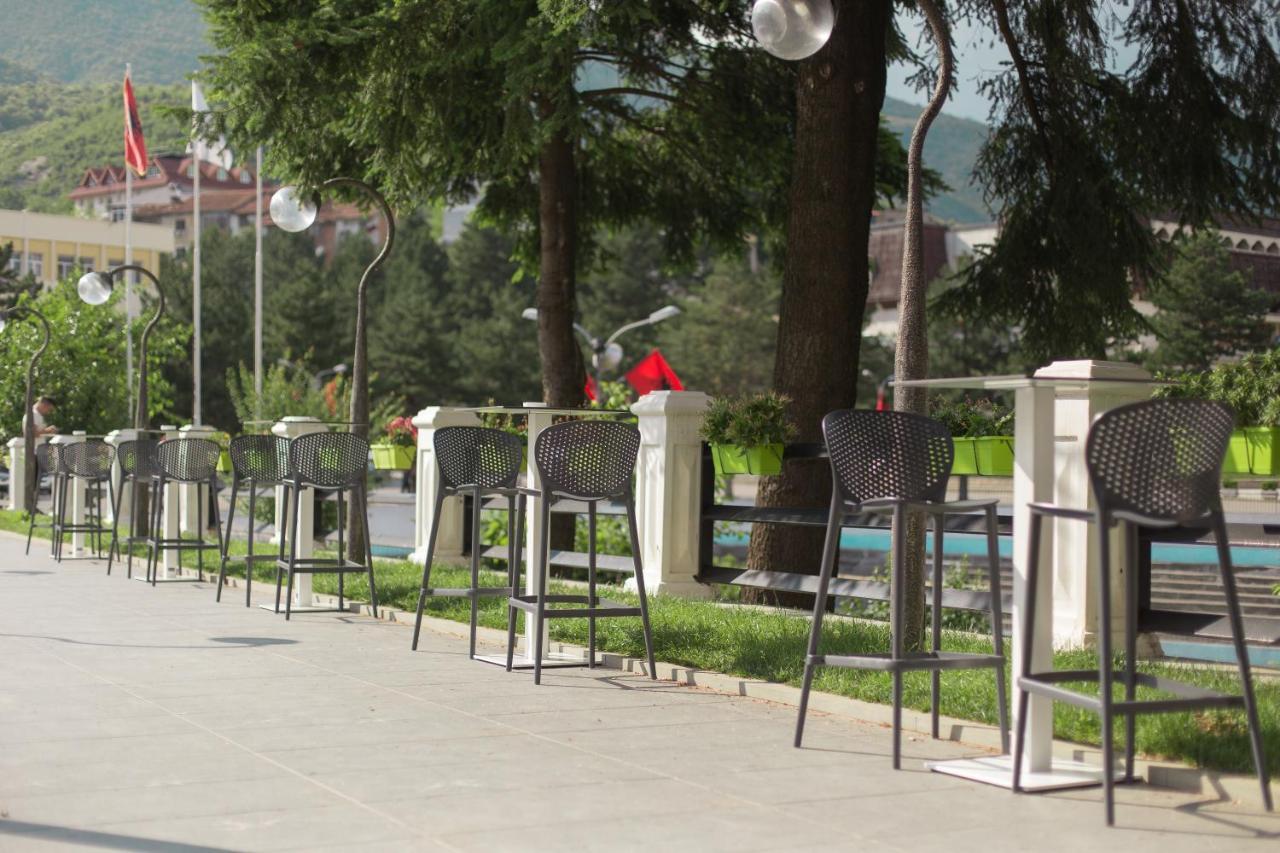 Hotel Turizem Shkelzeni Bajram Curr Exterior foto
