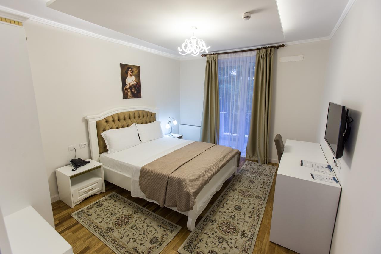 Hotel Turizem Shkelzeni Bajram Curr Exterior foto